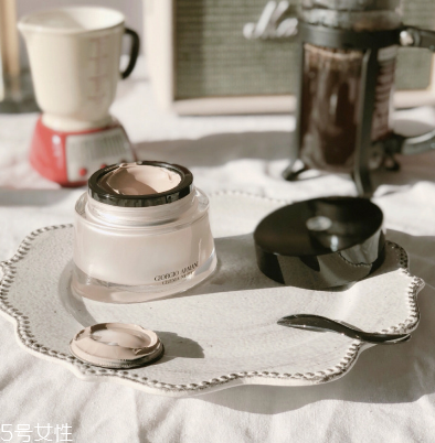 阿瑪尼素顏霜能遮瑕嗎？阿瑪尼素顏霜有遮瑕效果嗎？