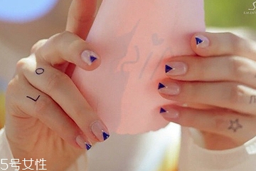 倒三角幾何美甲圖片 倒三角幾何美甲樣式大全 倒三角幾何美甲圖片 倒三角幾何美甲樣式大全