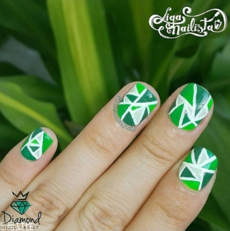 綠色指甲油哪個牌子好 綠色指甲油美甲花樣圖 綠色指甲油哪個牌子好 綠色指甲油美甲花樣圖
