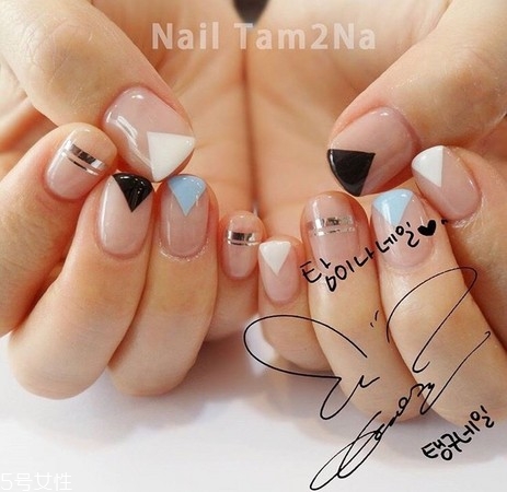 倒三角幾何美甲圖片 倒三角幾何美甲樣式大全 倒三角幾何美甲圖片 倒三角幾何美甲樣式大全