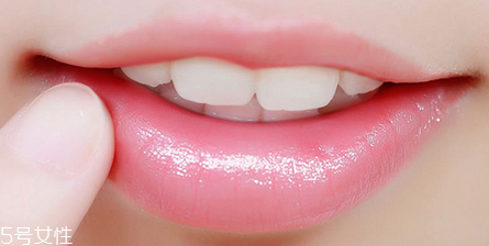 口紅容易掉色怎么辦 如何預(yù)防口紅掉色 口紅容易掉色怎么辦 如何預(yù)防口紅掉色