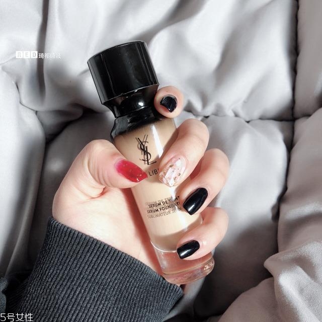 簡約好看的夏季美甲圖片 簡約顯白的美甲新款式 簡約好看的夏季美甲圖片 簡約顯白的美甲新款式