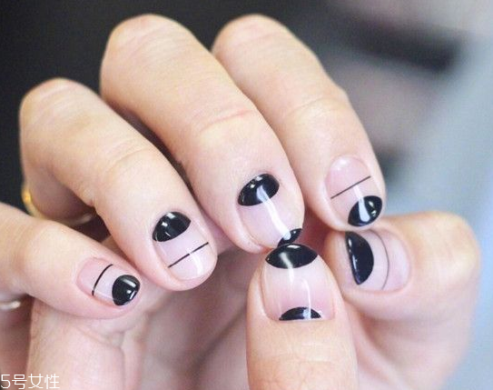 夏日清涼簡約美甲圖片2018 2018最流行的日系美甲款式 夏日清涼簡約美甲圖片2018 2018最流行的日系美甲款式