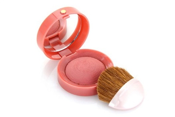 腮紅膏和腮紅粉的區(qū)別 腮紅膏和腮紅粉對比 腮紅膏和腮紅粉的區(qū)別 腮紅膏和腮紅粉對比