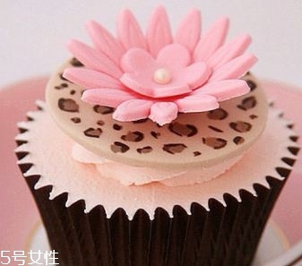 蛋糕不能和什么一起吃？蛋糕什么人不能吃？