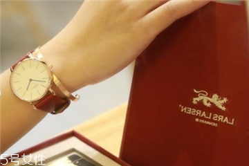 拉爾森手表和dw哪個(gè)好？lars larsen好還是dw好？