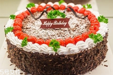 蛋糕尺寸適合多少人？6寸的蛋糕4個(gè)人吃夠嗎？