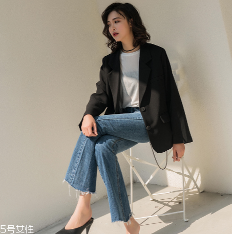 喇叭褲怎么搭配顯腿長(zhǎng)？喇叭褲怎么穿顯高？