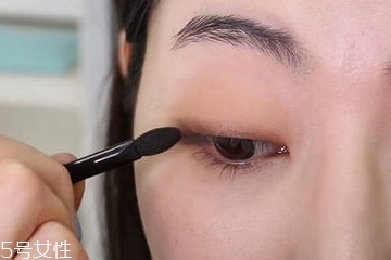 不畫眼線只畫眼影行嗎 不畫眼線的眼睛放大術