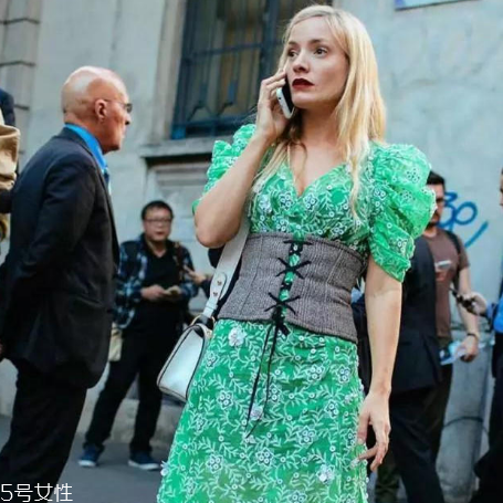 夏天穿泡泡袖好看嗎？夏季泡泡袖穿搭圖片