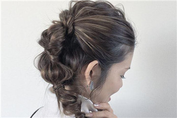 編發(fā)時發(fā)圈怎么用可以隱藏起來 編發(fā)時發(fā)圈怎么用可以隱藏起來