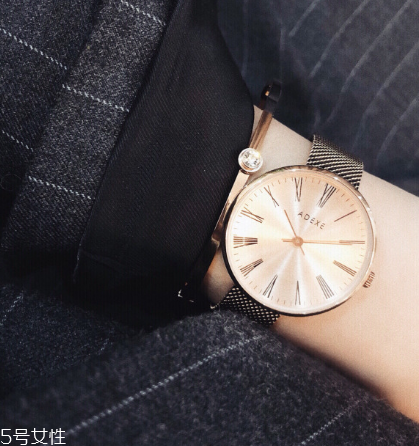 adexe手表和dw哪個好？adexe手表好還是dw好？