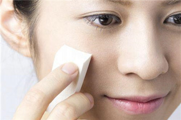 底妝不服貼怎么辦 5個(gè)讓底妝貼服技巧 底妝不服貼怎么辦 5個(gè)讓底妝貼服技巧