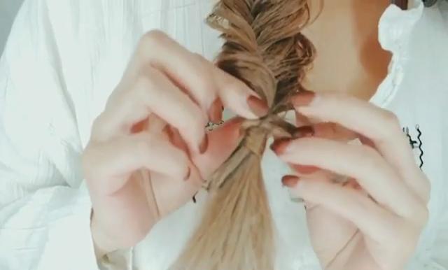 編發(fā)時發(fā)圈怎么用可以隱藏起來 編發(fā)時發(fā)圈怎么用可以隱藏起來