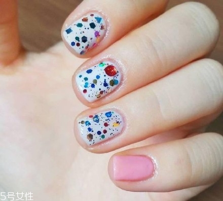 美甲燈會引起皮膚癌嗎 美甲后指甲受損如何修復(fù) 美甲燈會引起皮膚癌嗎 美甲后指甲受損如何修復(fù)