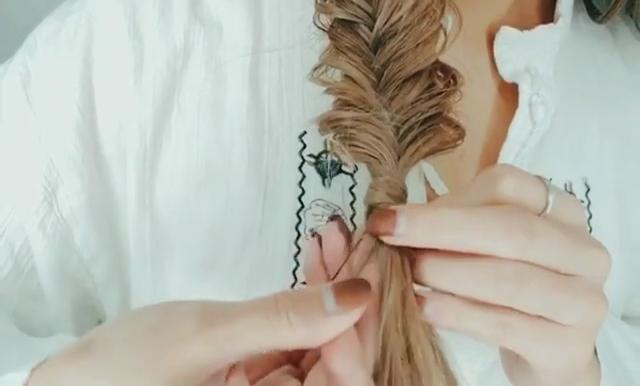 編發(fā)時發(fā)圈怎么用可以隱藏起來 編發(fā)時發(fā)圈怎么用可以隱藏起來