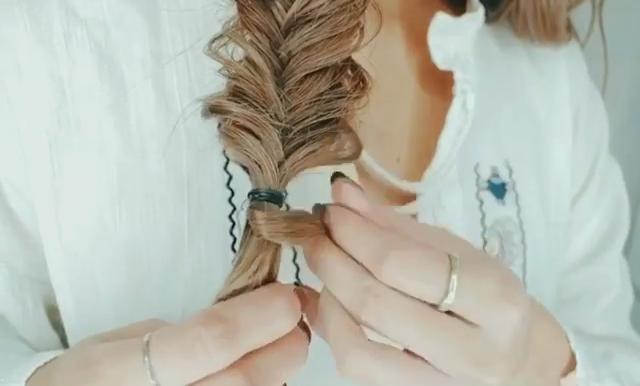 編發(fā)時發(fā)圈怎么用可以隱藏起來 編發(fā)時發(fā)圈怎么用可以隱藏起來