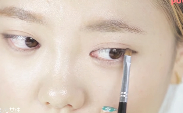 不畫眼線只畫眼影行嗎 不畫眼線的眼睛放大術