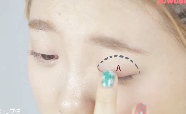 不畫眼線只畫眼影行嗎 不畫眼線的眼睛放大術