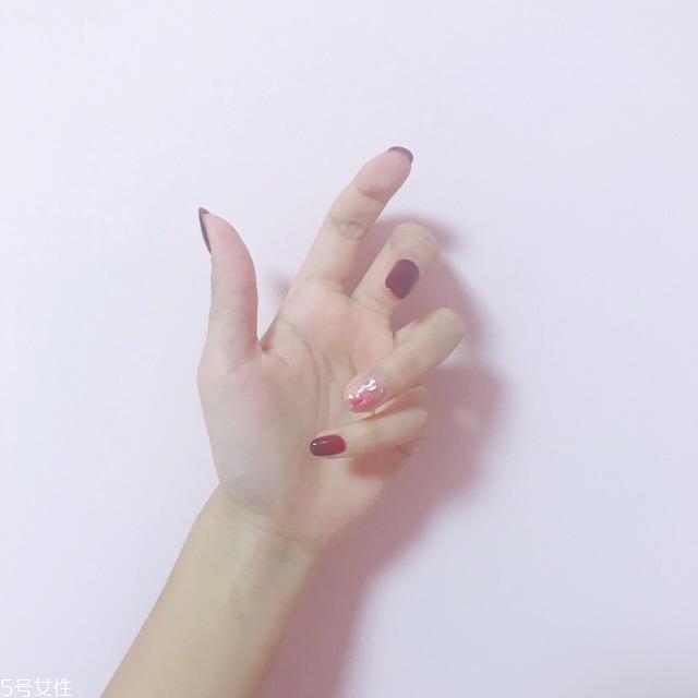 簡約好看的夏季美甲圖片 簡約顯白的美甲新款式 簡約好看的夏季美甲圖片 簡約顯白的美甲新款式