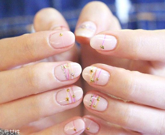 夏日清涼簡約美甲圖片2018 2018最流行的日系美甲款式 夏日清涼簡約美甲圖片2018 2018最流行的日系美甲款式