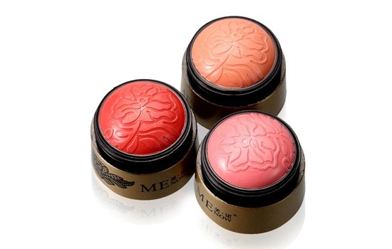 腮紅膏和腮紅粉的區(qū)別 腮紅膏和腮紅粉對比 腮紅膏和腮紅粉的區(qū)別 腮紅膏和腮紅粉對比