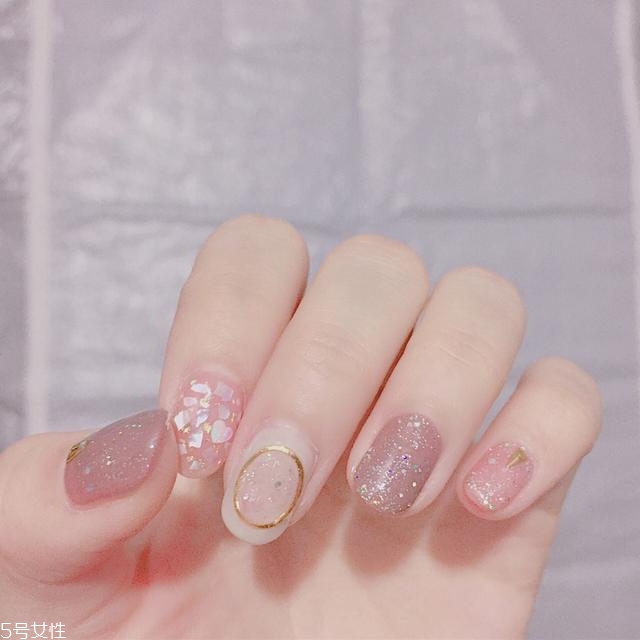 簡約好看的夏季美甲圖片 簡約顯白的美甲新款式 簡約好看的夏季美甲圖片 簡約顯白的美甲新款式