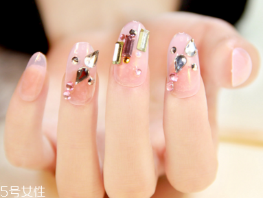 簡約好看的夏季美甲圖片 簡約顯白的美甲新款式 簡約好看的夏季美甲圖片 簡約顯白的美甲新款式