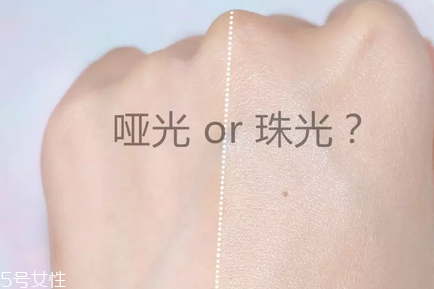 腮紅膏和腮紅粉的區(qū)別 腮紅膏和腮紅粉對比 腮紅膏和腮紅粉的區(qū)別 腮紅膏和腮紅粉對比