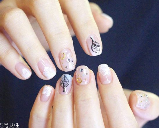 夏日清涼簡約美甲圖片2018 2018最流行的日系美甲款式 夏日清涼簡約美甲圖片2018 2018最流行的日系美甲款式