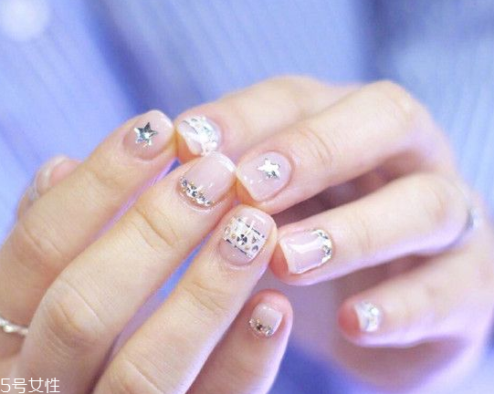 夏日清涼簡約美甲圖片2018 2018最流行的日系美甲款式 夏日清涼簡約美甲圖片2018 2018最流行的日系美甲款式