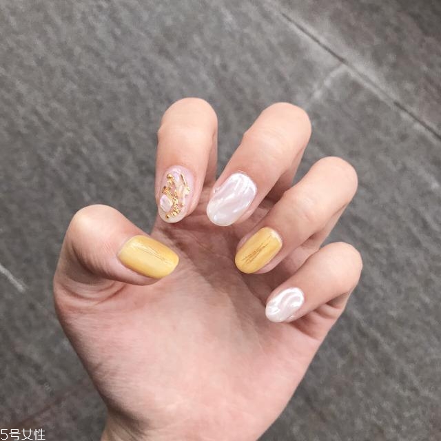 簡約好看的夏季美甲圖片 簡約顯白的美甲新款式 簡約好看的夏季美甲圖片 簡約顯白的美甲新款式