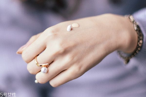 不畫眼線只畫眼影行嗎 不畫眼線的眼睛放大術