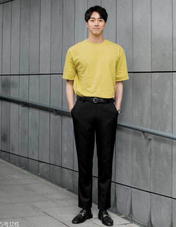 男生穿純色t恤好看嗎 男生純白t恤怎么搭配 男生穿純色t恤好看嗎 男生純白t恤怎么搭配