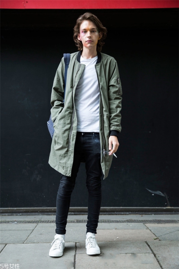 男生穿純色t恤好看嗎 男生純白t恤怎么搭配 男生穿純色t恤好看嗎 男生純白t恤怎么搭配