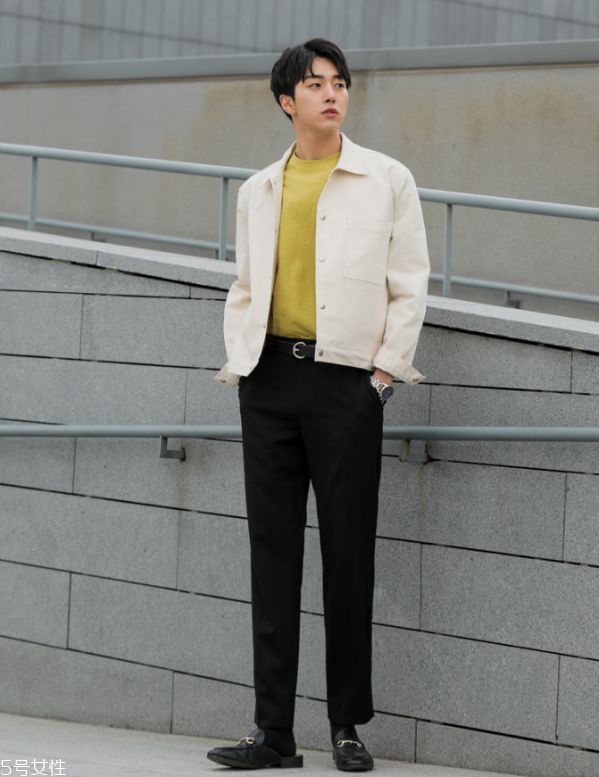 男生穿純色t恤好看嗎 男生純白t恤怎么搭配 男生穿純色t恤好看嗎 男生純白t恤怎么搭配