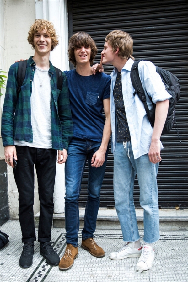 男生穿純色t恤好看嗎 男生純白t恤怎么搭配 男生穿純色t恤好看嗎 男生純白t恤怎么搭配