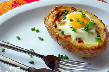 土豆能和雞蛋一起吃嗎？土豆和雞蛋一起吃會(huì)不會(huì)中毒？