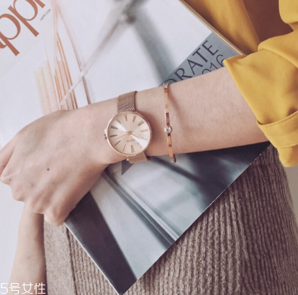 手表調(diào)時間的旋鈕叫什么？手表旁邊的旋鈕叫什么？