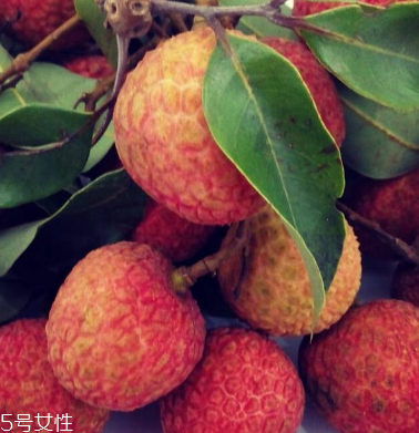荔枝食用方法 荔枝怎么吃不上火？