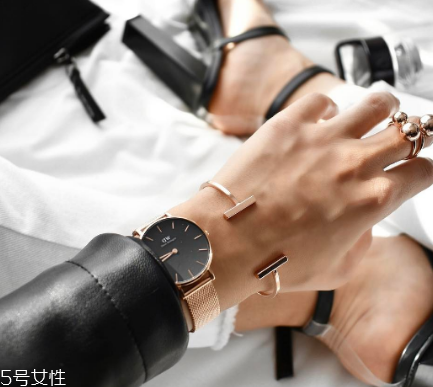 手表皮帶好還是鋼帶好？手表皮帶和鋼帶哪個(gè)好？