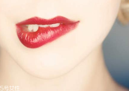 嘴唇長皺紋怎么預(yù)防 嘴唇長皺紋的預(yù)防方法 嘴唇長皺紋怎么預(yù)防 嘴唇長皺紋的預(yù)防方法