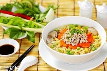 方便面加牛奶好吃嗎？牛奶方便面是黑暗料理嗎？