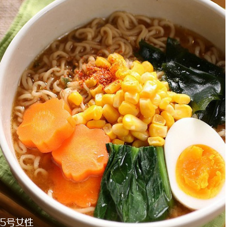 方便面加牛奶好吃嗎？牛奶方便面是黑暗料理嗎？