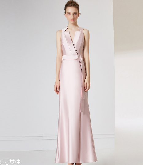 粉色裙子怎么搭配？粉色裙子搭配圖片