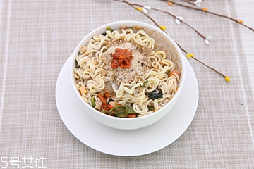 方便面和米飯哪個熱量高？方便面和米飯哪個更容易長胖？