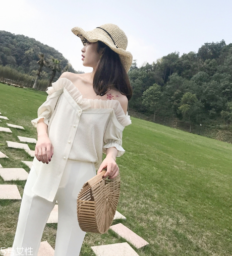 今年夏天流行什么樣的一字肩上衣？一字肩上衣穿搭圖片