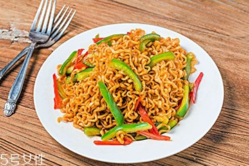 方便面是不是零食？方便面是不是發(fā)物？