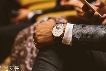 手表是男左女右嗎？手表佩戴是男左女右嗎？