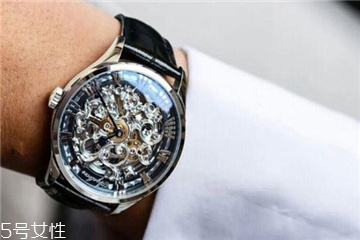 手表上弦是轉(zhuǎn)哪個(gè)方向？手表上弦是順時(shí)針還是逆時(shí)針？